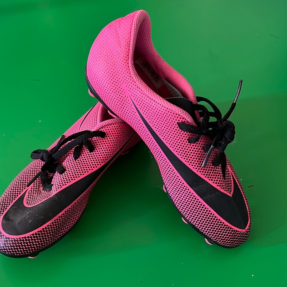 Nike Girls Soccer Cleats Sz 3 1/2